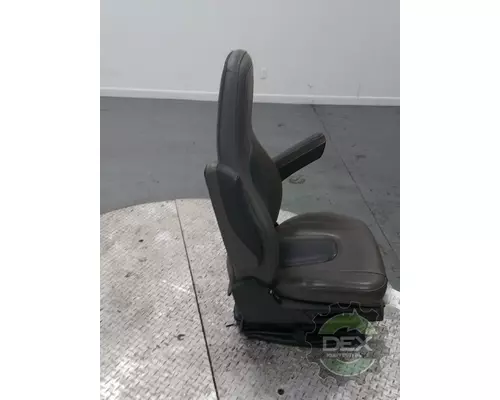 VOLVO VNL780 8521 front seat, complete