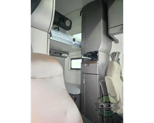 VOLVO VNL780 Cab