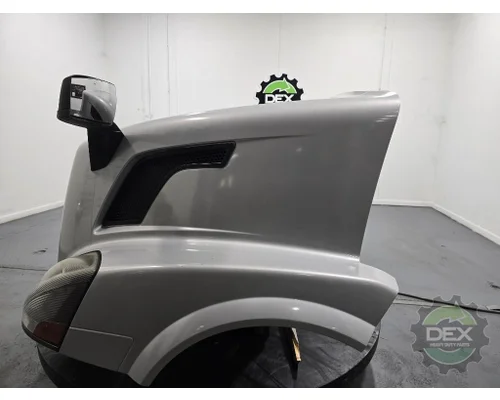 VOLVO VNL780 Hood