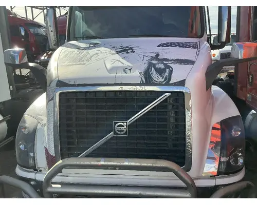 VOLVO VNL780 Hood