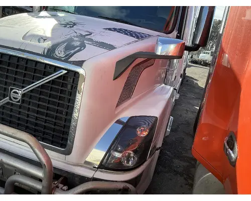 VOLVO VNL780 Hood