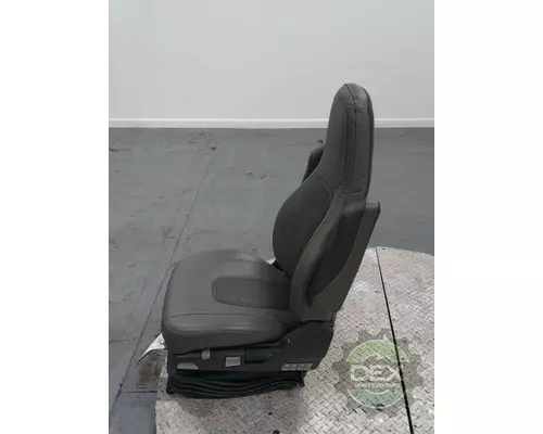 VOLVO VNL780 Seat, Front