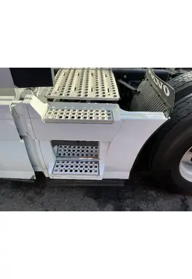 VOLVO VNL780 Side Fairing