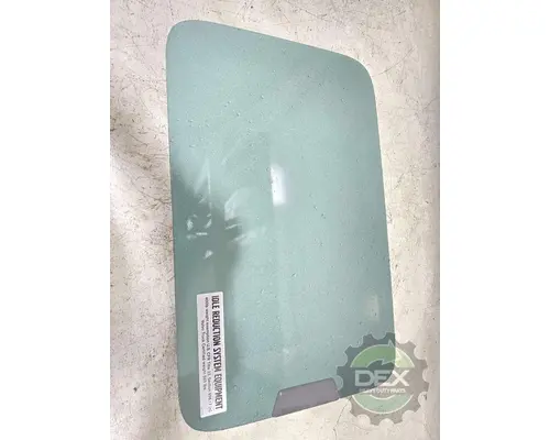 VOLVO VNL840 8371 hatch, easily opened