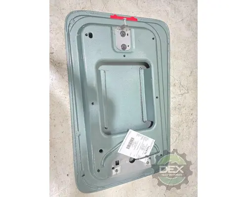 VOLVO VNL840 8371 hatch, easily opened