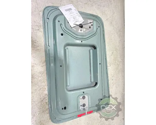 VOLVO VNL840 8371 hatch, easily opened