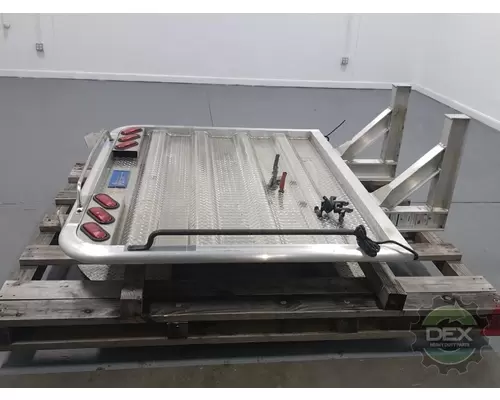VOLVO VNL840 8911 roof rack