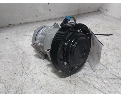 VOLVO VNL840 Air Conditioner Compressor