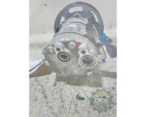 VOLVO VNL840 Air Conditioner Compressor