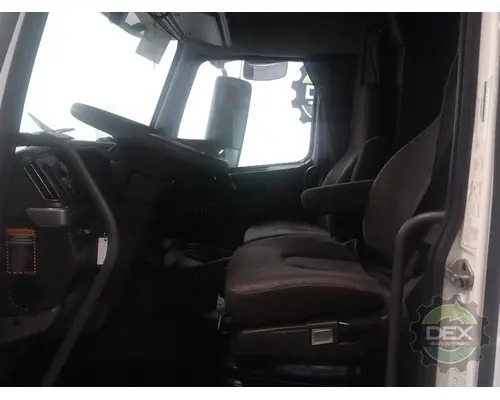 VOLVO VNL840 Cab