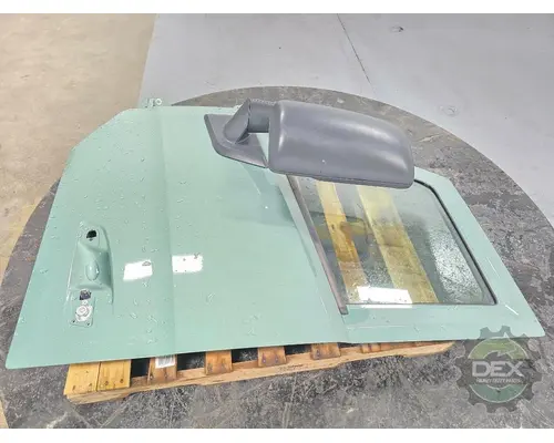 VOLVO VNL840 Door Assembly, Front