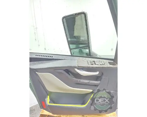 VOLVO VNL840 Door Assembly, Front