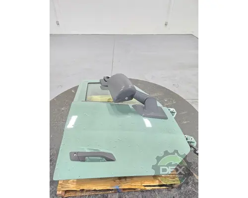 VOLVO VNL840 Door Assembly, Front