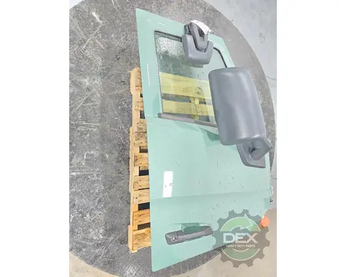 VOLVO VNL840 Door Assembly, Front