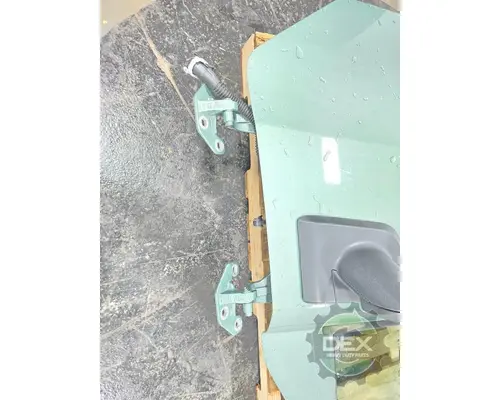 VOLVO VNL840 Door Assembly, Front