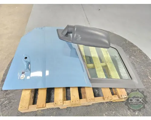 VOLVO VNL840 Door Assembly, Front