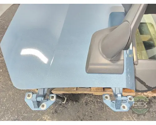 VOLVO VNL840 Door Assembly, Front