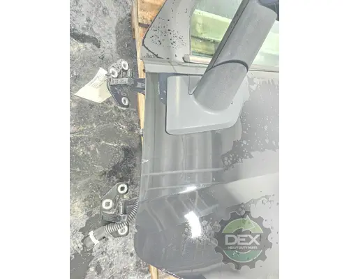 VOLVO VNL840 Door Assembly, Front