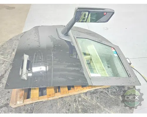 VOLVO VNL840 Door Assembly, Front