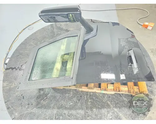 VOLVO VNL840 Door Assembly, Front