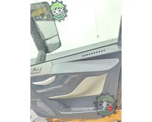 VOLVO VNL840 Door Assembly, Front