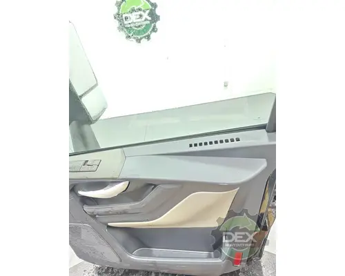 VOLVO VNL840 Door Assembly, Front