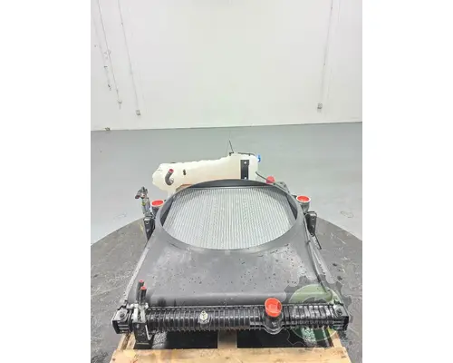 VOLVO VNL840 Radiator