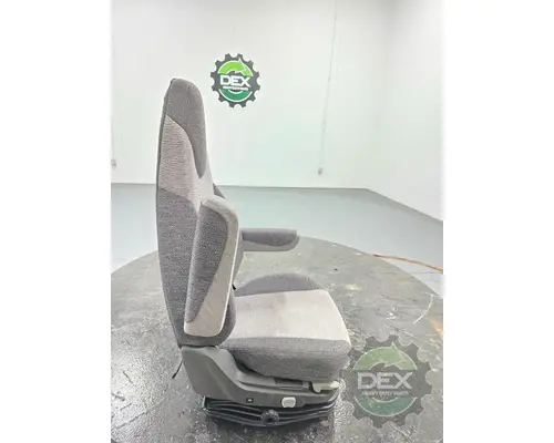 VOLVO VNL840 Seat, Front