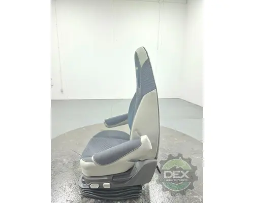 VOLVO VNL840 Seat, Front