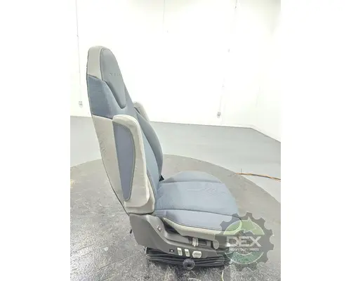 VOLVO VNL840 Seat, Front