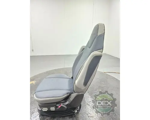 VOLVO VNL840 Seat, Front