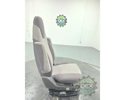 VOLVO VNL840 Seat, Front