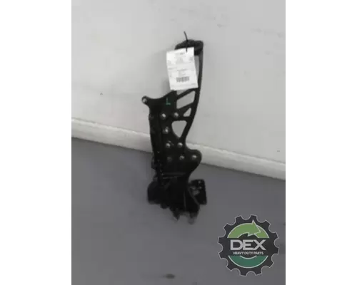 VOLVO VNL860 2618 radiator mounting