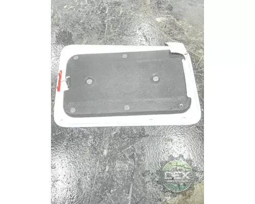 VOLVO VNL860 8371 hatch, easily opened
