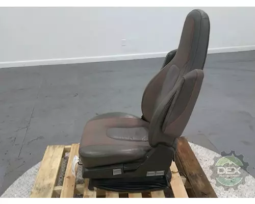 VOLVO VNL860 8521 front seat, complete