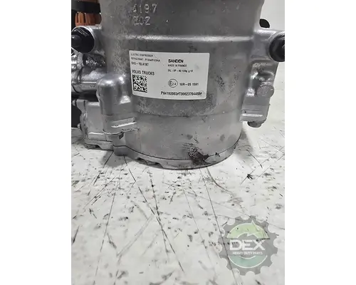 VOLVO VNL860 Air Conditioner Compressor
