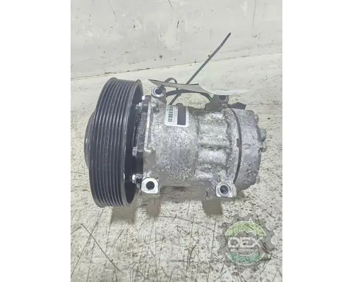 VOLVO VNL860 Air Conditioner Compressor