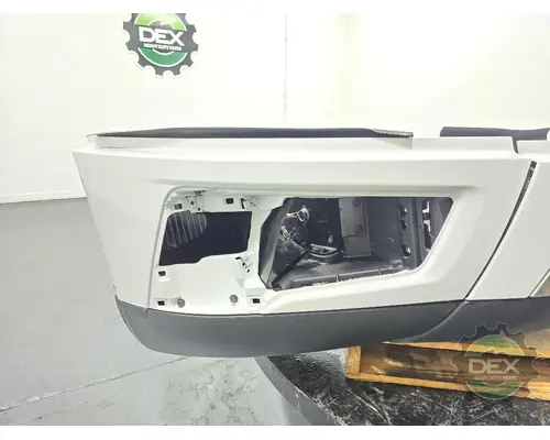 VOLVO VNL860 Bumper Assembly, Front
