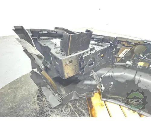 VOLVO VNL860 Bumper Assembly, Front