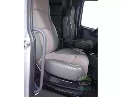 VOLVO VNL860 Cab