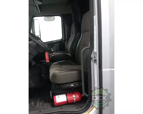 VOLVO VNL860 Cab