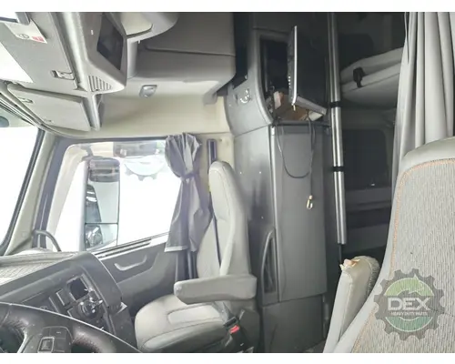 VOLVO VNL860 Cab