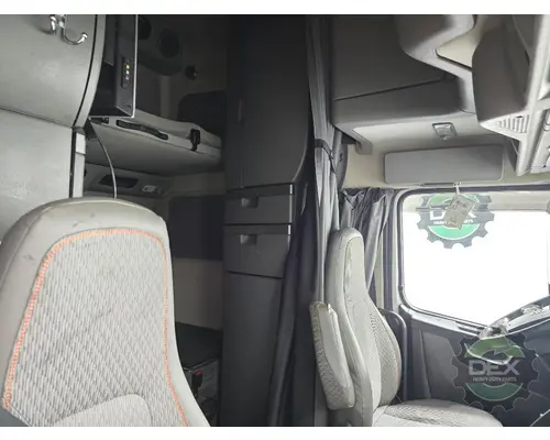 VOLVO VNL860 Cab