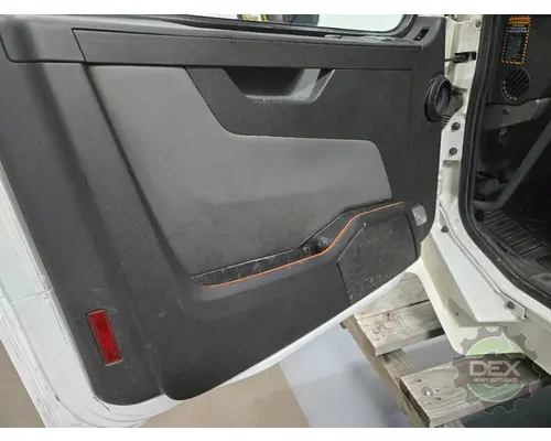 VOLVO VNL860 Cab