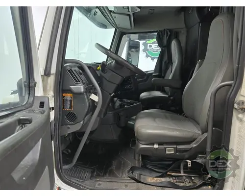 VOLVO VNL860 Cab