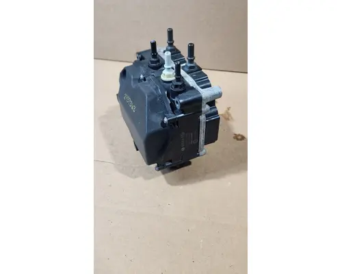VOLVO VNL860 DEF Pump