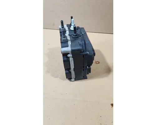 VOLVO VNL860 DEF Pump