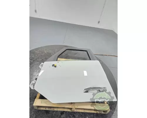 VOLVO VNL860 Door Assembly, Front