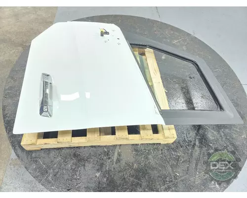 VOLVO VNL860 Door Assembly, Front