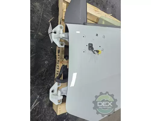 VOLVO VNL860 Door Assembly, Front